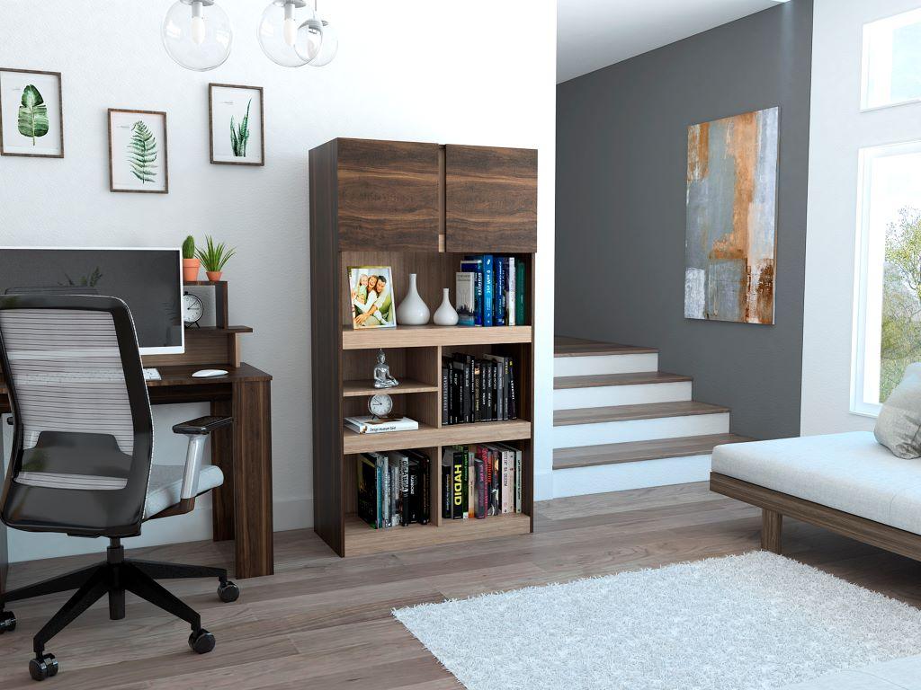 BIBLIOTECA TAIRA, NOGAL Y MIEL, CON DOS PUERTAS BATIENTES Y VARIEDAD DE ENTREPAÑOS