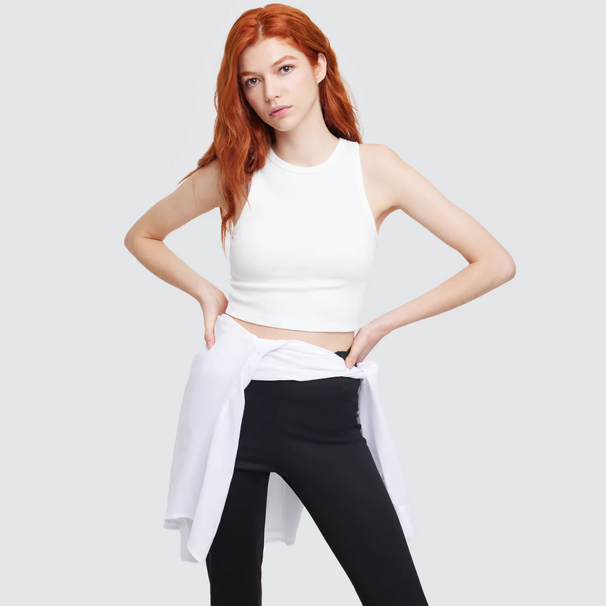 CAMISETA CROP TOP MUJER MANGA SISA CUELLO REDONDO EN RIB UNICOLOR 40091498