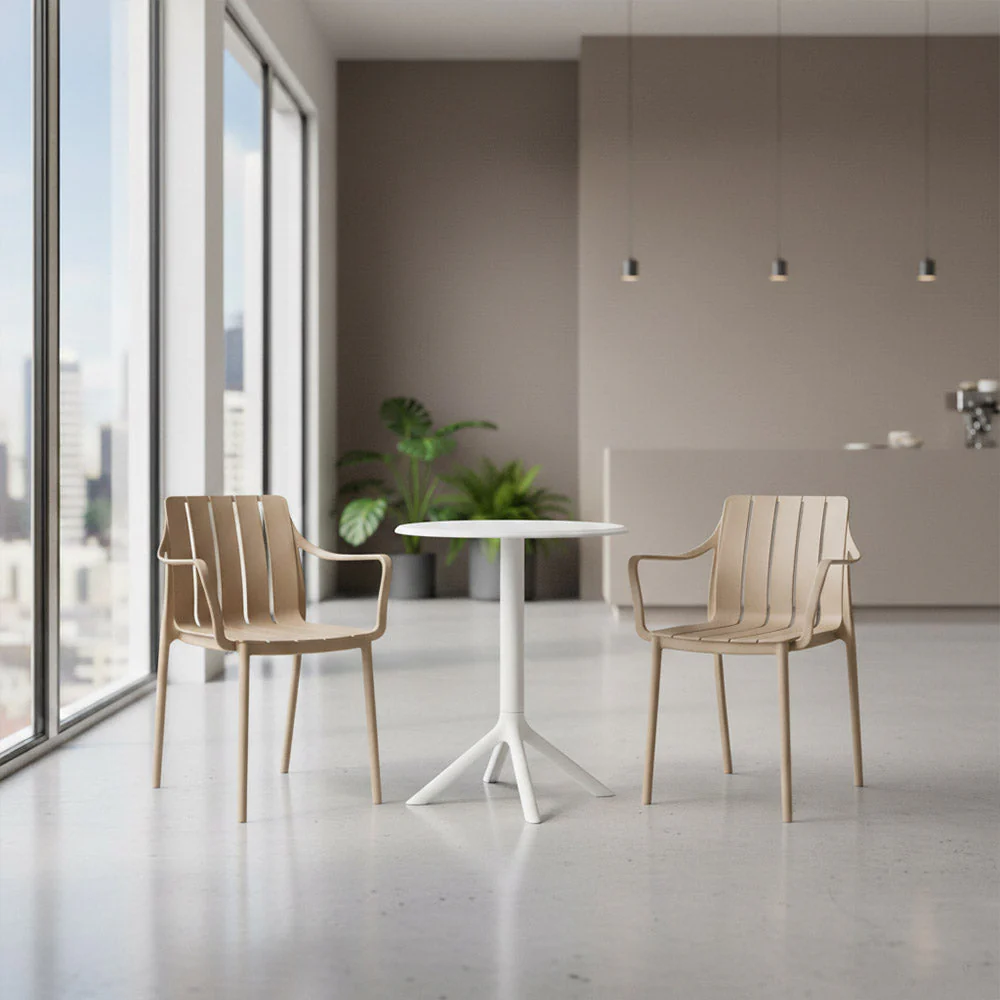 COMBO VIVE, INCLUYE MESA REDONDA Y 2 SILLAS EN COLOR TAUPE