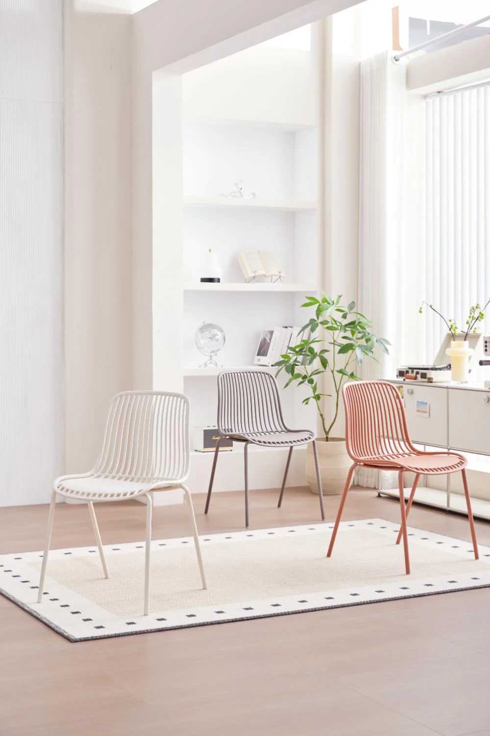 Silla Barcelona, Color Beige, Con espaldar en lineas diseño moderno - Image 14