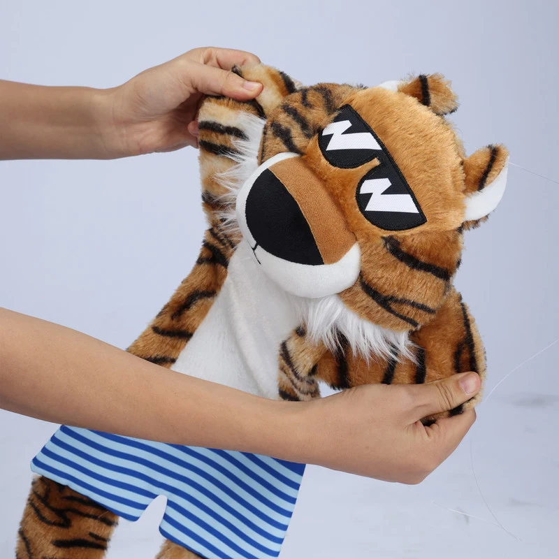 TIGER CON CHIRRIADOR Y JUGUETE ARRUGADO PARA PERROS GRANDES - Image 2