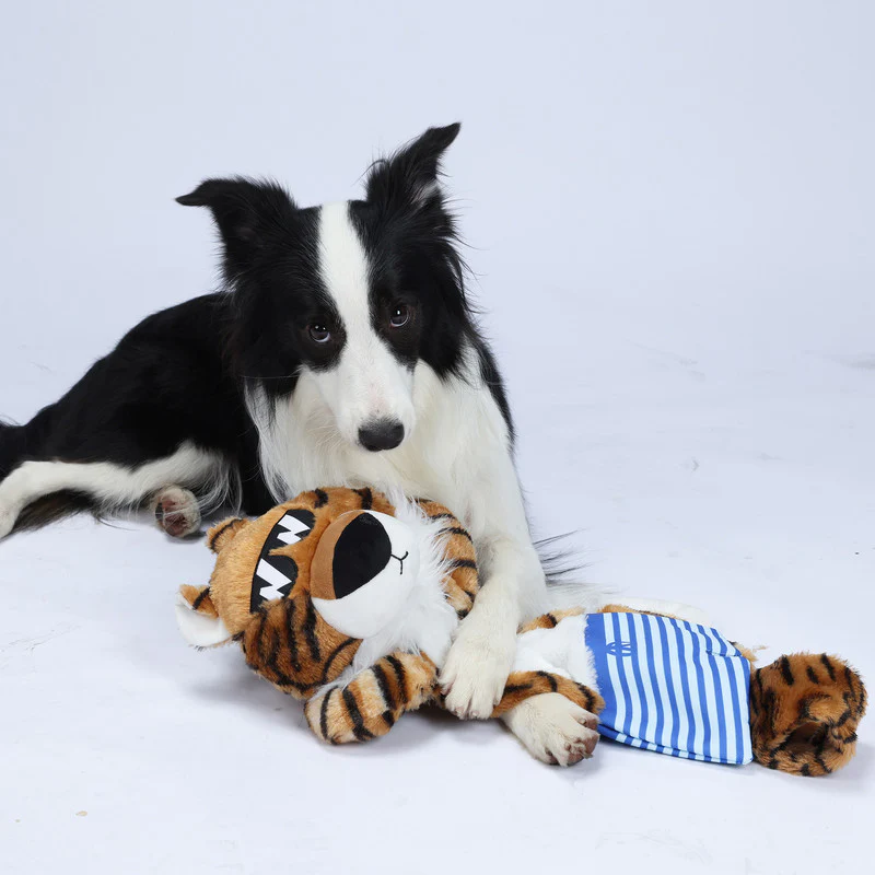 TIGER CON CHIRRIADOR Y JUGUETE ARRUGADO PARA PERROS GRANDES - Image 4